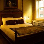Chateau Connelsville Renaissance Era Suite