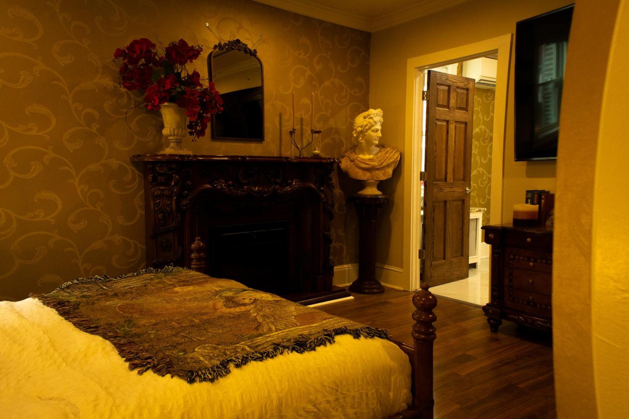 Chateau Connelsville Renaissance Era Hotel